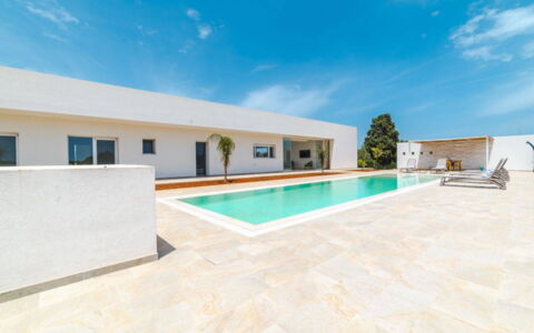 Villa Donnosanto a 5 Minuti Da Spiaggia. Ostuni 10: Concrete, Design, Swimming Pool, Tile