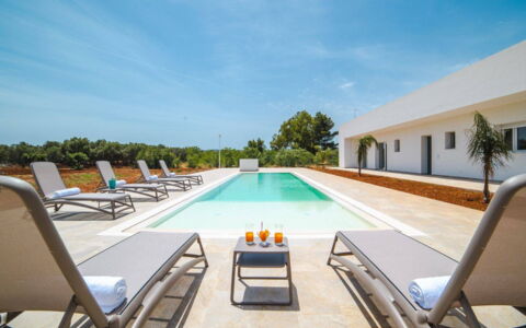 Villa Donnosanto a 5 Minuti Da Spiaggia. Ostuni 10: Blue, Composite Material, Swimming Pool, Design, Landscaping, Meteorological Phenomenon, Resort, Cumulus, Hotel