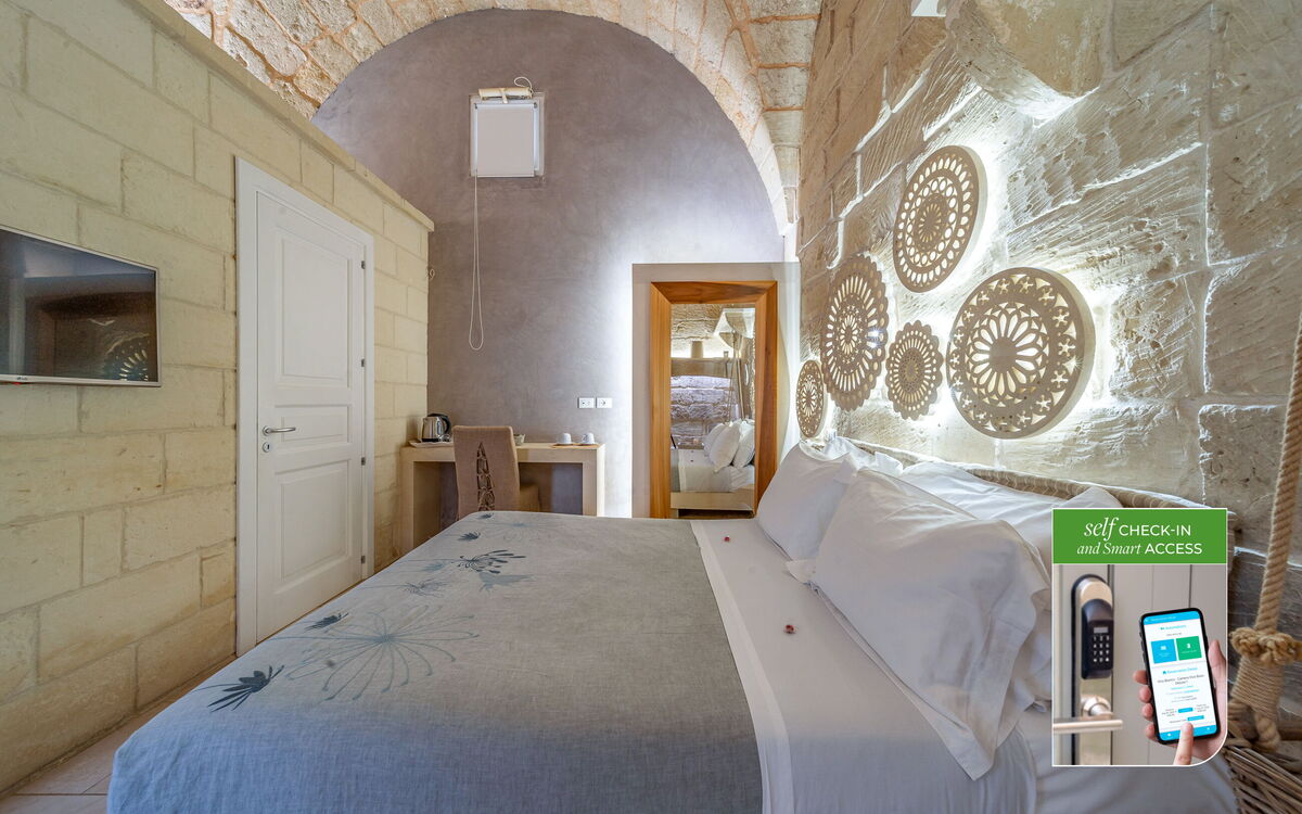 Accommodation:&nbsp;Odisseo - Romantic Room - Borgo Bianco