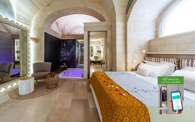 Accommodation:&nbsp;Maiorca Deluxe Room with Bath Tub - Borgo Bianco