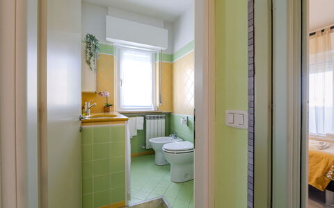 Suite Artemare: Interior Design, Flooring, Floor, Ceiling, Plumbing Fixture, Room, Plumbing, Bathroom, Sink, Tap
