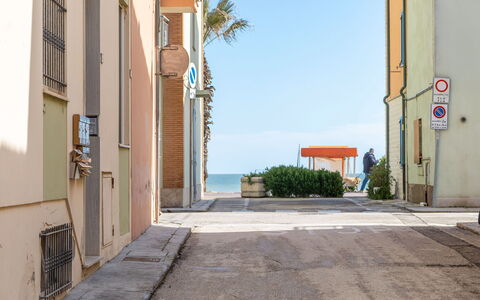 La Rondine Apartment: Street, Balcony, Sidewalk, Alley, Walkway