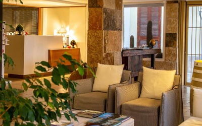 Suite Fuoco - Raro Rooms Collection - Santo Stefan: Furniture, Interior Design, Wall, Flooring, Wood, Floor, Ceiling, Room, Lighting, Living Room