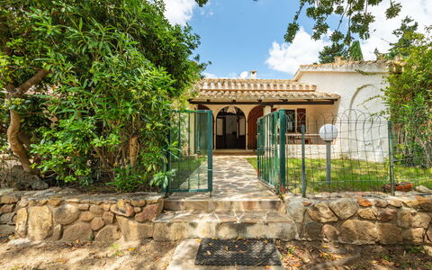 Casa ai Mandorli: Shade, Estate, Hacienda, Garden, Landscaping, Backyard, Yard, Gate, Fence, Villa
