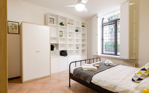 Movie Suite Jesi: Furniture, Interior Design, Flooring, Wall, Floor, Bedroom, Shelf, Bed, Wood, Shelving