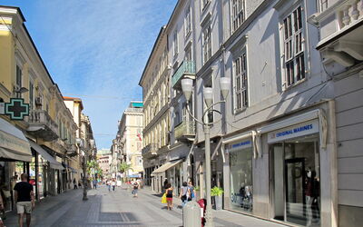 Sanremo 717: Daytime, Building, Road Surface, Window, Urban Area, City, Town, Street, Road
