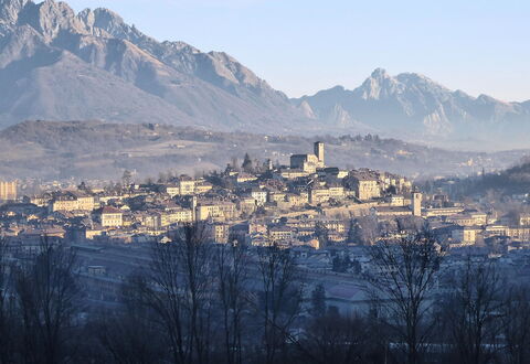 La Casa Di Valbelluna: Mountainous Landforms, Hill, Mountain, Urban Area, City, Town, Residential Area, Roof, Landscape, Hill Station