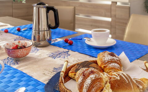 Suite Acquamare: Tableware, Food, Serveware, Cup, Drinkware, Dishware, Furniture, Table, Plate