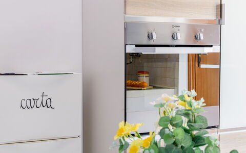 Suite Acquamare: Kitchen Appliance, Kitchen, Major Appliance, Home Appliance, Tableware, Countertop, Cabinetry, Furniture, Drawer, Cupboard