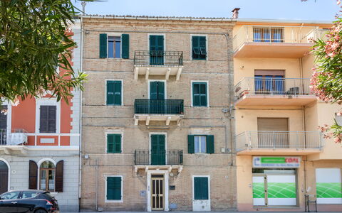 Suite Acquamare: Daytime, Building, Window, Apartment, Neighbourhood, Residential Area, Facade, Urban Design, Human Settlement, Door