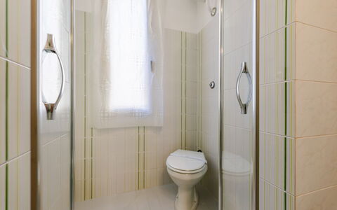 Suite Acquamare: Bathroom, Plumbing Fixture, Toilet, Toilet Seat, Flooring, Floor, Interior Design, Bathroom Sink, Plumbing, Sink