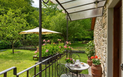 Villa Fornaci: Furniture, Chair, Outdoor Furniture, Outdoor Table, Flowerpot, Houseplant, Garden, Cottage, Shade, Yard