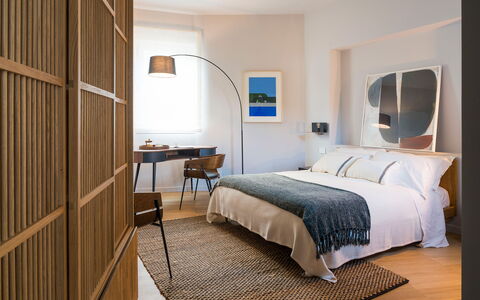 Il Monumento: Furniture, Bed, Interior Design, Bedroom, Bedding, Bed Sheet, Flooring, Floor, Wood, Linens