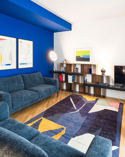 Il Monumento: Furniture, Blue, Interior Design, Flooring, Wall, Couch, Floor, Ceiling, Living Room, Room