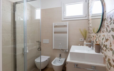 Perla Costa Conero: Bathroom, Bathroom Sink, Interior Design, Flooring, Plumbing Fixture, Floor, Wall, Sink, Toilet, Tap