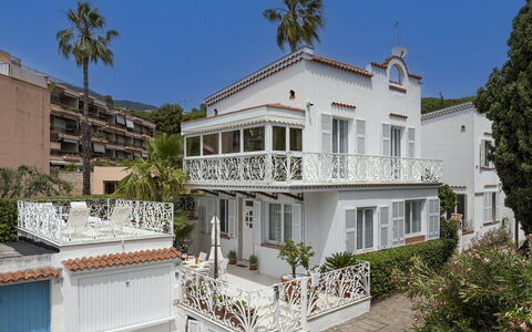 Villa Solaris: Window, Residential Area, House, Facade, Home, Balcony, Human Settlement, Estate, Hacienda, Porch