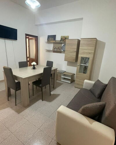Appartamento in Centro: Furniture, Wood, Flooring, Floor, Interior Design, Room, Living Room, Chair, Hardwood, Wood Stain
