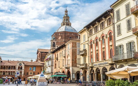 Vittoria Suite: Building, City, Urban Area, Public Space, Facade, Town, Tourist Attraction, Town Square