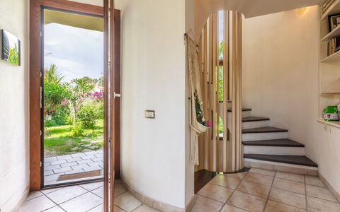 Villa al Mare: Daytime, Building, Window, Facade, Apartment, Urban Design, Condominium, Mixed-Use