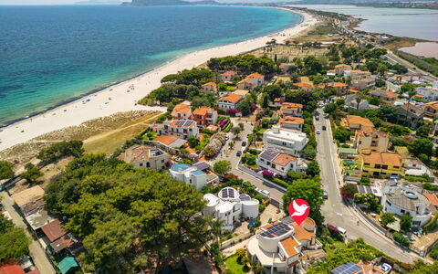 Villa al Mare: Daytime, Building, Window, Facade, Apartment, Urban Design, Condominium, Mixed-Use