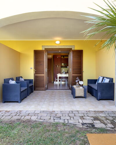 Rosetta: Apartment, Balcony, Condominium, Chair, Aluminium, Handrail, Hardwood, Daylighting, Penthouse Apartment, Deck