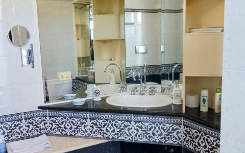 Villa Ginevra: Interior Design, Plumbing Fixture, Flooring, Floor, Bathroom, Tap, Bathroom Sink, Plumbing, Sink, Tile