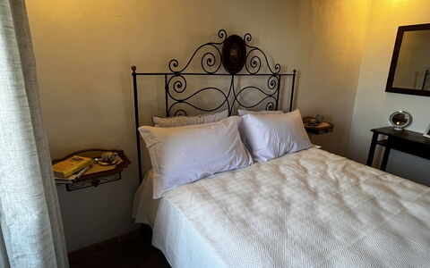 Appartamento Del Mercato: Bed, Bedroom, Bedding, Bed Sheet, Linens, Interior Design, Floor, Furniture, Bed Frame, Lighting