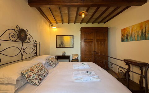 Appartamento Del Mercato: Furniture, Wall, Interior Design, Floor, Wood, Flooring, Ceiling, Bedroom, Bed, Lighting
