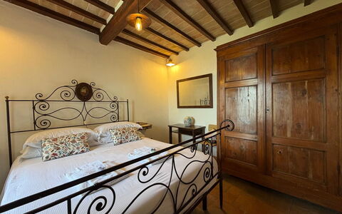 Appartamento Del Mercato: Furniture, Interior Design, Wall, Bed, Bedroom, Flooring, Ceiling, Wood, Floor, Room