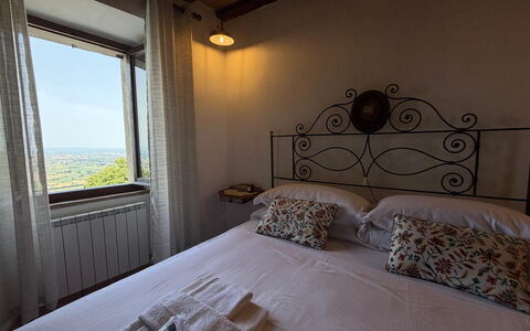 Appartamento Del Mercato: Bedroom, Bed, Bedding, Bed Sheet, Bed Frame, Linens, Lamp, Picture Frame