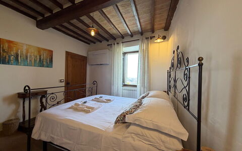 Appartamento Del Mercato: Wall, Furniture, Interior Design, Floor, Wood, Ceiling, Bedroom, Bed, Flooring, Room