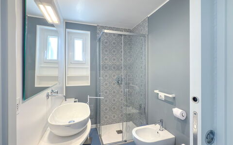 Villa Azzurra Monticelli: Bathroom, Plumbing Fixture, Wall, Interior Design, Flooring, Floor, Sink, Plumbing, Tap, Toilet