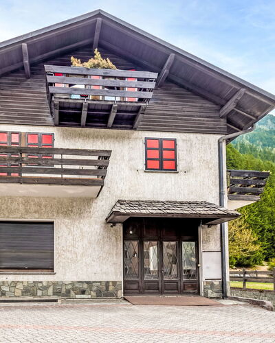 Casa Cavalieri: Building, House, Home, Cottage, Roof, Door, Mountain Range, Slope, Siding, Valley