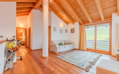 Accommodation:&nbsp;Picchio Autunno 104.2
