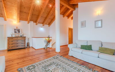 Accommodation:&nbsp;Picchio Autunno 104.2