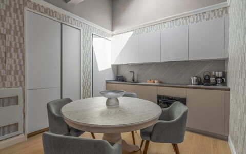 Accommodation:&nbsp;Deservi Elegant Apt. Petrarca