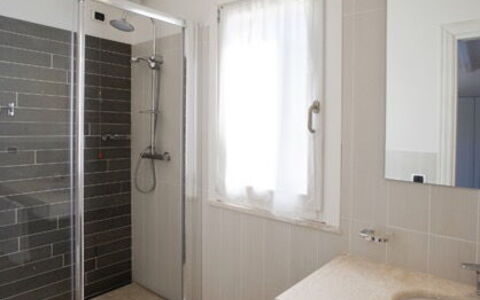 Villa Fico D'india 2: Flooring, Floor, Wall, Interior Design, Plumbing Fixture, Bathroom, Ceiling, Sink, Home, Lighting