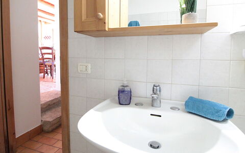 Baita Costa Di Gial: Bathroom Sink, Plumbing Fixture, Sink, Bathroom, Flooring, Interior Design, Floor, Tap, Plumbing, Mirror