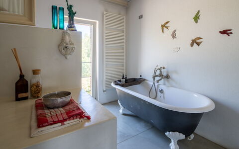Villa Poggio Zucchino, Pool, Wellness, Piacenza: Interior Design, Plumbing Fixture, Lighting, Flooring, Furniture, Bathtub, Floor, Home, Bathroom, Room