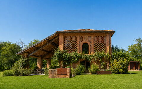 Villa Poggio Zucchino, Pool, Wellness, Piacenza: Grass, Shrub, Architecture, Garden, Land Lot, Groundcover, Lawn, Landscaping