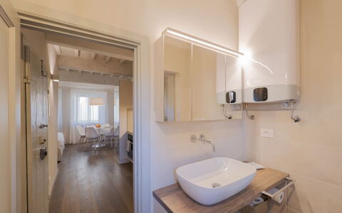Guelfa 60: Interior Design, Flooring, Wall, Floor, Wood, Plumbing Fixture, Ceiling, Room, Bathroom, Lighting