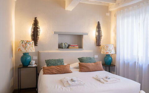 Guelfa 60: Bed, Furniture, Interior Design, Bedding, Bedroom, Bed Sheet, Cushion, Wall, Linens, Room