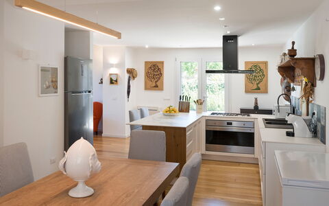 Casaita: Furniture, Interior Design, Countertop, Flooring, Cabinetry, Wood, Floor, Kitchen, Ceiling, Light Fixture