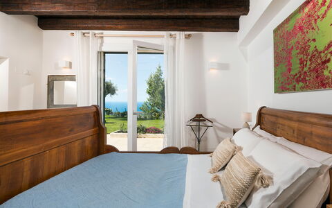 Casaita: Furniture, Bed, Interior Design, Bedroom, Flooring, Bedding, Bed Sheet, Wood, Floor, Room