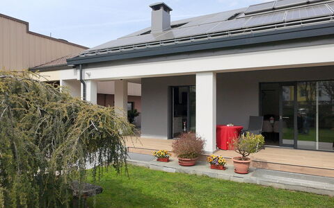 House Martina: Home, Residential Area, House, Roof, Door, Shade, Yard, Garden, Concrete, Estate