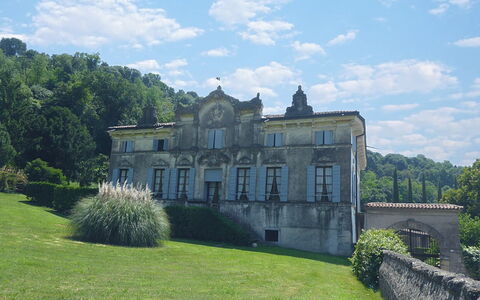 Calicantus, Verona, Pool, Wifi: Estate, Mansion, Garden, Villa, Stately Home, Yard, Historic House, Landscaping, Hacienda, Palace