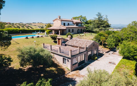 Villa Incanto: House, Estate, Home, Farmhouse, Hacienda, Cottage, Villa, Mansion, Yard, Landscaping
