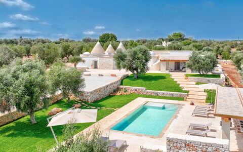 Trulli di Luccio: Garden, Dome, Lawn, Estate, Landscaping, Dome, Villa