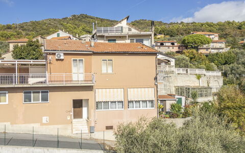 Casa di Bruna Seaview, Albenga: Wall, Building, Residential Area, Architecture, Neighbourhood, House, Home, Town, Roof, Human Settlement