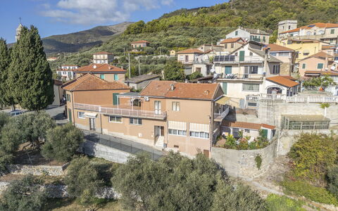Casa di Bruna Seaview, Albenga: Building, Wall, Residential Area, House, Home, Roof, Town, Architecture, Neighbourhood, Human Settlement